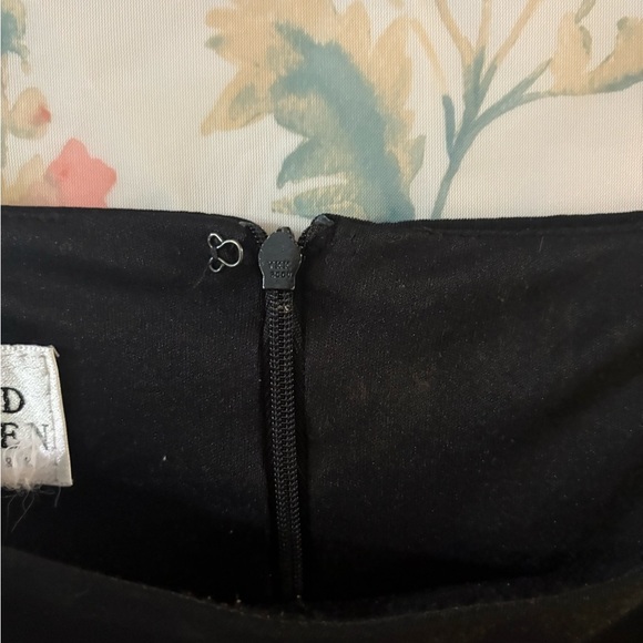 Vintage Elegant Black Dress with Detailed Straps - Picture 6 of 9